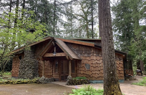 Gates House | Luxury Fishing Cabin on the North Santiam