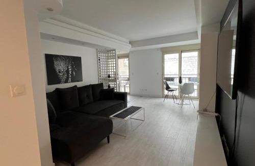 Asnieres-sur-Seine Apartment | Luxury flat direct line Central Paris