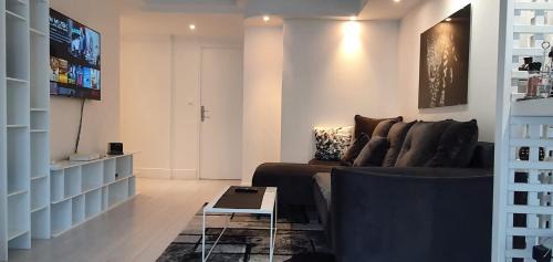 Asnieres-sur-Seine Apartment | Luxury flat direct line Central Paris