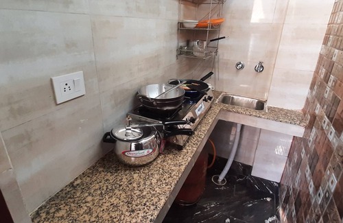 Lajpat Nagar Apartment | Luxury flat in foreigner areof lajpat nagar with fully equipped kitch