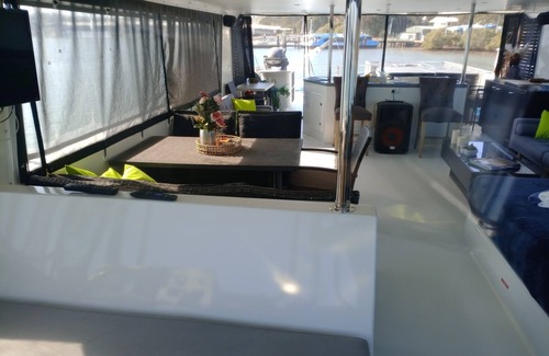 Brisbane Waterfront Boat Rental | luxury floating penthouse Russell island