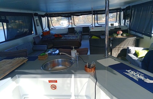 Brisbane Waterfront Boat Rental | luxury floating penthouse Russell island