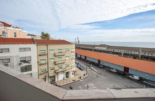 Alfama Apartment | Luxury for 30 guests With Frontal River View and 442 m2!