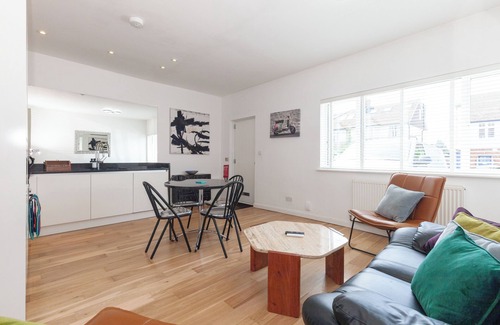 Headington Apartment | Luxury Garden Apt, Two Bed 2 En Suite with Parking