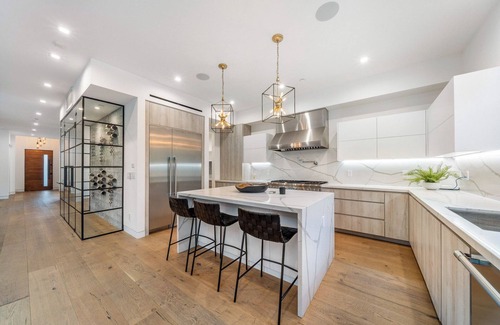 Sherman Oaks House | Luxury Green villa! 6bdr w pool and theatre