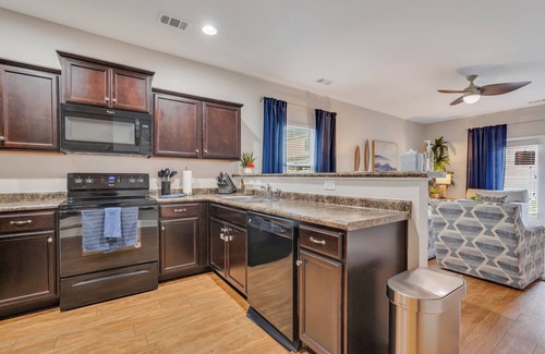 Savannah House | Luxury Group Retreat. Kid and Pet Friendly