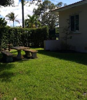 Flagami House | LUXURY Guayabita's House