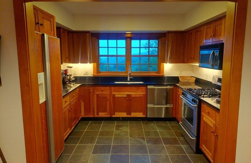 Corinth House | Luxury Guest House On 100+ Private Acres With Great Views NEW MONTHLY RATES