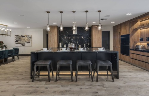 Paradise Valley Village Villa | Luxury High-End Finishes - Pickle ball+ Bball+Putt Putt+Pool+Spa+More