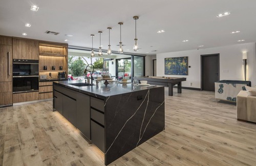 Paradise Valley Village Villa | Luxury High-End Finishes - Pickle ball+ Bball+Putt Putt+Pool+Spa+More