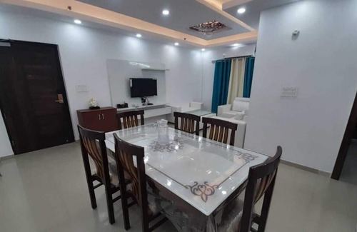New Delhi Apartment | Luxury High Rise 3 BR Apt (171) in West Delhi