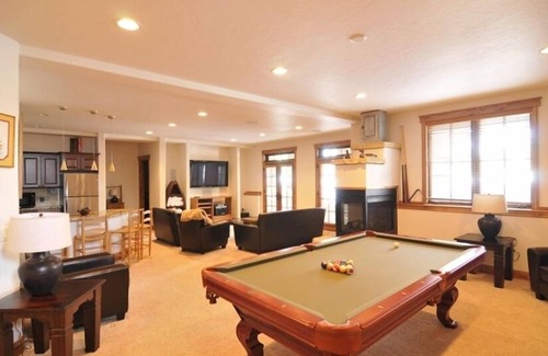 The Highlands House | LUXURY HIGHLANDS HOME! Ten Mile Views, Lake View, Hot tub, Pool table, Foosball