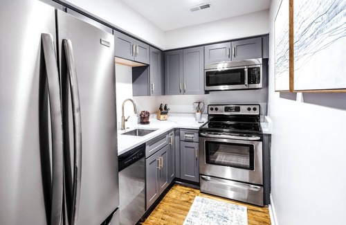 Downtown Charleston Apartment | Luxury Historic Downtown Apt w/Parking | 360 King