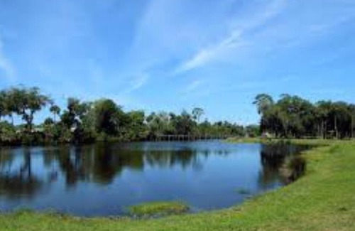 Daytona Beach House | Luxury home 10 minutes to beach close to shopping!