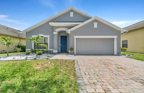 Davenport House | LUXURY HOME! 4BEDS/3B. PRIVATE POOL!