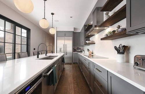 East Allegheny House | Luxury Home ★ Amazing Yard ★ Firepit ★ 2 Rooftop Decks