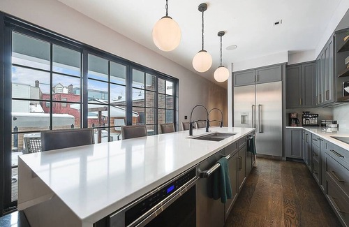 East Allegheny House | Luxury Home ★ Amazing Yard ★ Firepit ★ 2 Rooftop Decks