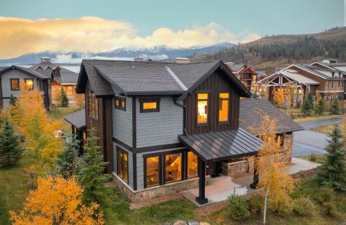 Fairmount On The River House | LUXURY HOME by the river! Walk to Shuttle, Hot Tub, Fire Pit, designer finishes!