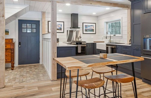 Brownsville Apartment | Luxury Home, Dog Suite | Rock Haven Carriage House