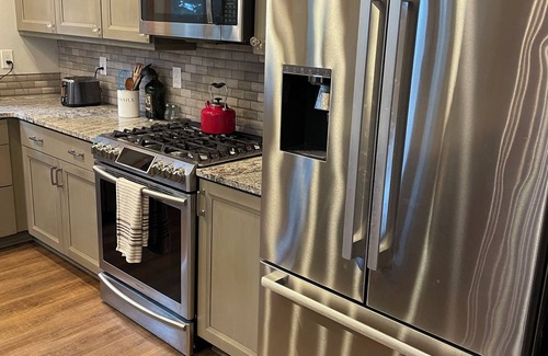 Alyeska House | Luxury home -Huge kitchen, living room, HOT TUB, & sauna in a private wooded lot