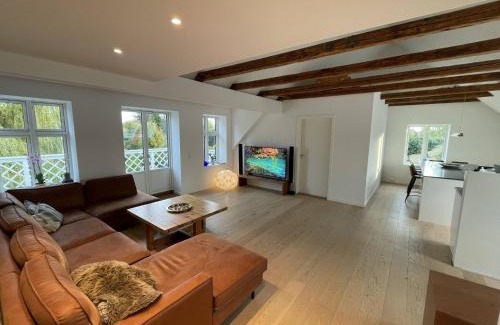 Charlottenlund Villa | Luxury home in Elite enclave - All floors heated