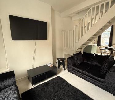 Grimsby Apartment | Luxury home - Long stays welcome
