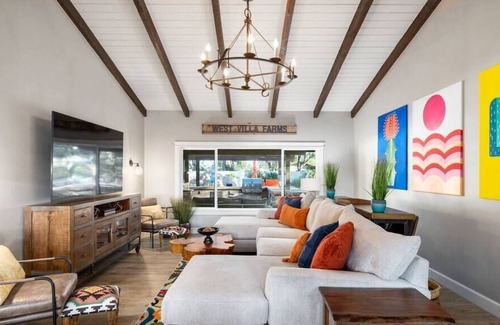 Glendale House | LUXURY HOME RESORT w/ POOL, SPA & GAME ROOM