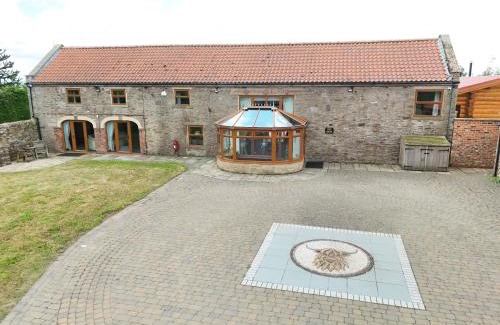 Crook House | Luxury Home, The Residence Sleeps 10, 2 Hot Tubs & Scenic Views near Durham & Bishop Auckland