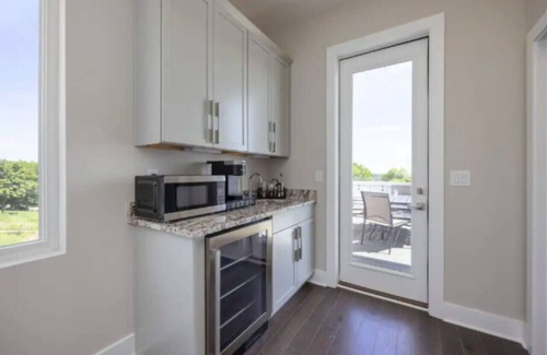 Nashville House | Luxury Home w/Rooftop & 8 Beds! 10 to Downtown!