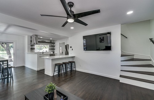 Irving House | Luxury Home w/Volleyball, Golf, & Sports