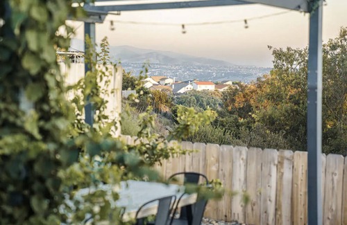 Bay Terraces House | Luxury home with beautiful views - 15 min from DT!