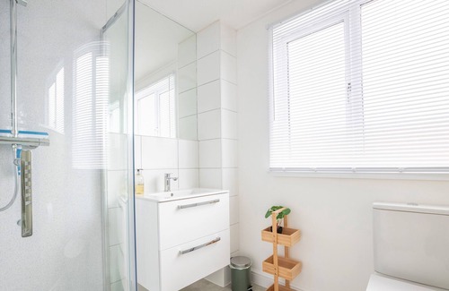 Carrickfergus House | Luxury Home with Seaside Escape