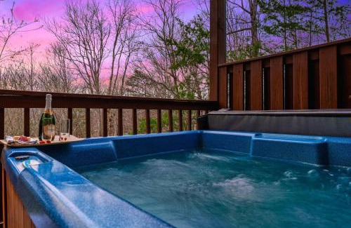 Gatlinburg - Pigeon Forge House | Luxury Honeymoon Cabin with Private Indoor Pool, Arcade, Hot Tub & Movie Theater