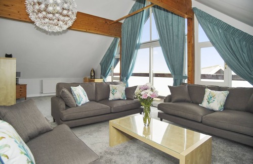 Winnard's Perch Cabin | Luxury hot tub Lodge at Retallack nr. Padstow & Newquay