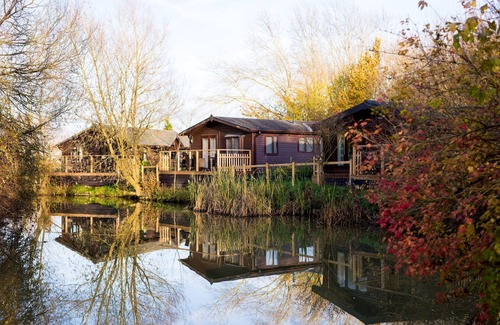 Dilton Marsh Apartment | Luxury Hot Tub Lakeside Lodge AVOCET With Hot Tub Near Longleat
