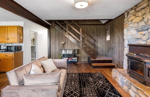 Connellys Springs Cabin | Luxury Hot Tub & Mountain Views