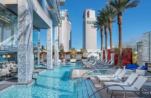 Las Vegas Apartment | Luxury Hotel Suite With Private Strip View Balcony