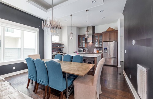 Edgehill House | Luxury House |Heated Pool| Gulch |Walk Anywhere!