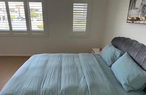 Gledswood Hills House | luxury house near golf courses! Free wifi & Netflix