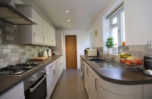 Carlisle Apartment | Luxury House Near City Center Hospital &Superstore