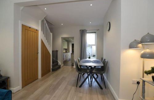 Carlisle Apartment | Luxury House Near City Center Hospital &Superstore