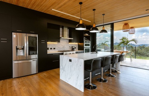 El Penol House | Luxury House next to Guatapé reservoir wtih Jacuzzi and tennis court