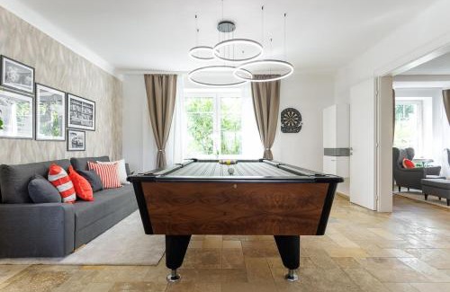 Kalksburg Apartment | Luxury House with Pool, Garden, AC & Sauna