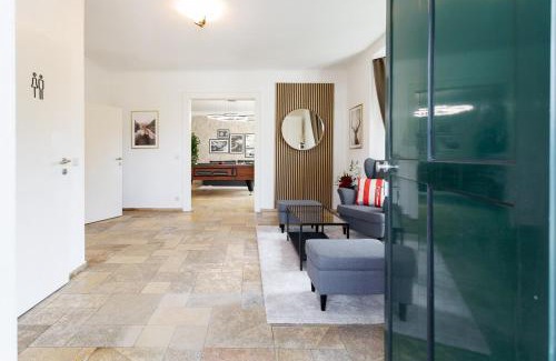 Kalksburg Apartment | Luxury House with Pool, Garden, AC & Sauna