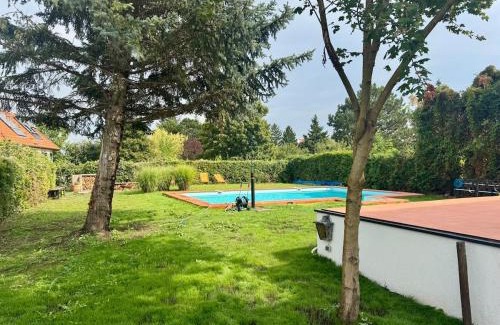 Kalksburg Apartment | Luxury House with Pool, Garden, AC & Sauna