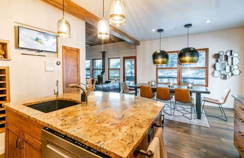 Park City House | Luxury in Old Town Park City. Elevator, 5 bedrooms, 5 bath, Hot Tub, Short Walk to Main St.