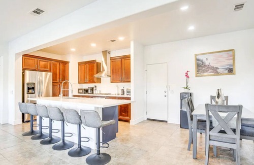 Indio House | Luxury Indio Home nBig 2 story with game room & span10 minutes away from Casino
