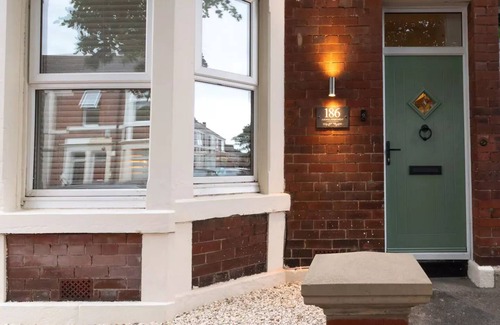 Newcastle-upon-Tyne Apartment | Luxury Indoor Hot Tub entire apartment close to city centre
