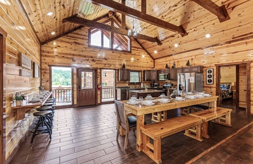 Caton Apartment | ~LUXURY~ INDOOR POOL/GAZEBO/OUTDOOR FIREPLACE/GAME RM/GOLDEN TEE/SAUNA/HOT TUB!