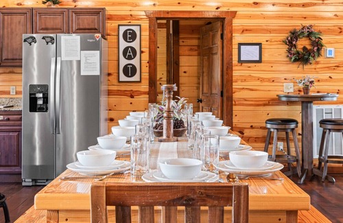 Caton Apartment | ~LUXURY~ INDOOR POOL/GAZEBO/OUTDOOR FIREPLACE/GAME RM/GOLDEN TEE/SAUNA/HOT TUB!